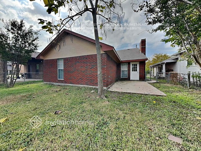 Building Photo - 804 E Aimee St