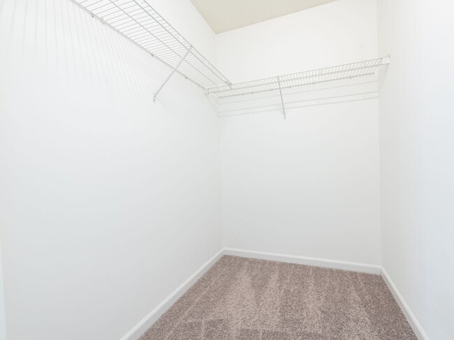 Building Photo - Super Townhouse with 2 MASTER BEDROOMS!