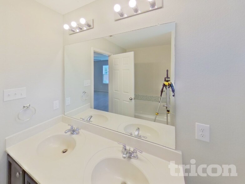 Building Photo - 1136 Foxglove Ln