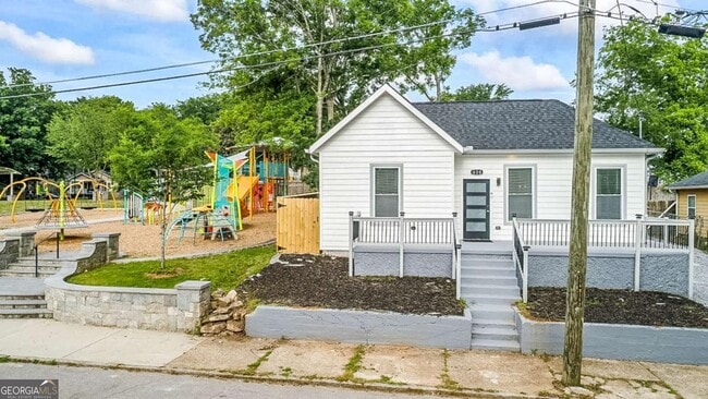 Building Photo - 620 Echo St NW