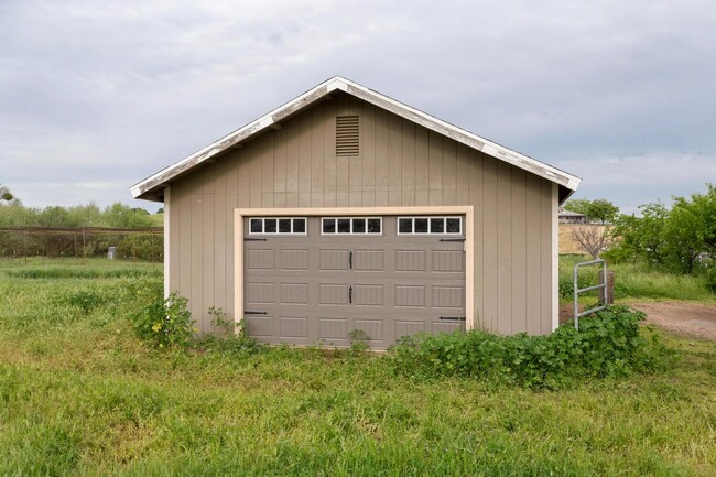 Building Photo - Home on Acreage (horses OK)  for Lease