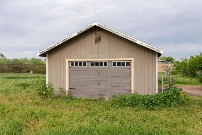 Building Photo - Peaceful Country Casita in the Foothills – 1 Bed / 1 Bath