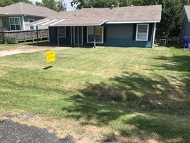 Building Photo - 3226 Texas Ave