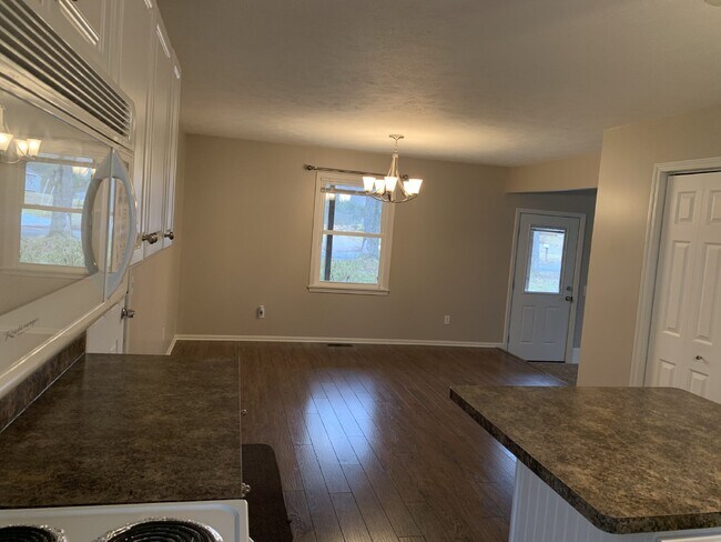 Building Photo - 3 Bedroom/2 Bathroom in Alto