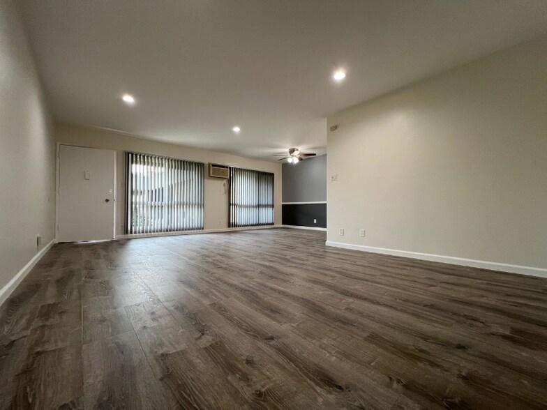 Building Photo - 13423 Burbank Blvd