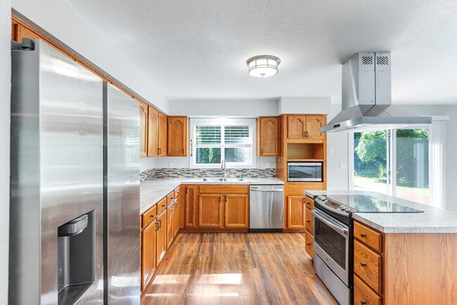 Building Photo - BEAUTIFUL UPDATED RAMBLER WITH LARGE GARGE