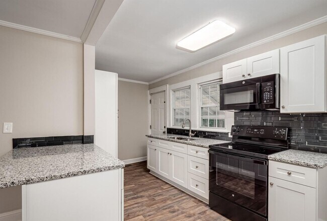 Building Photo - Charming, Fully Updated Ranch Home Near Downtown Kannapolis!
