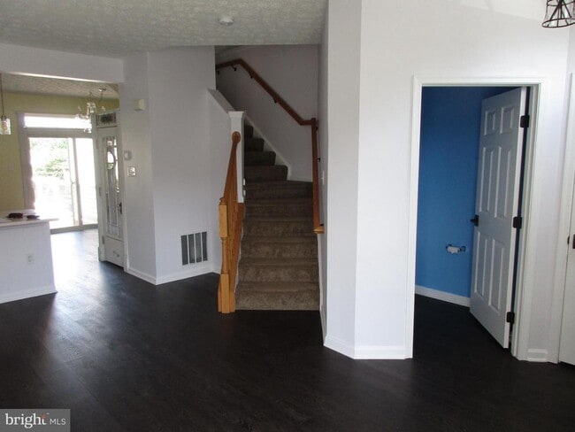 Building Photo - 1024 Jeanett Way