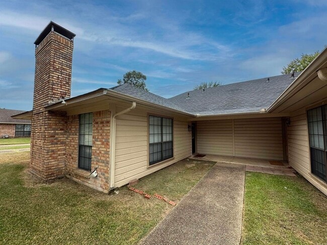 Building Photo - 5805 Sidney Dr