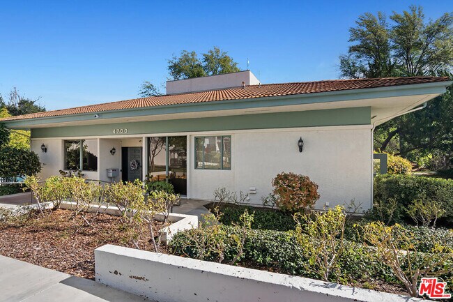 Building Photo - 23665 Park Capri