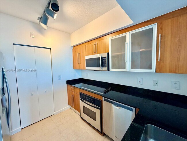 Building Photo - 335 S Biscayne Blvd