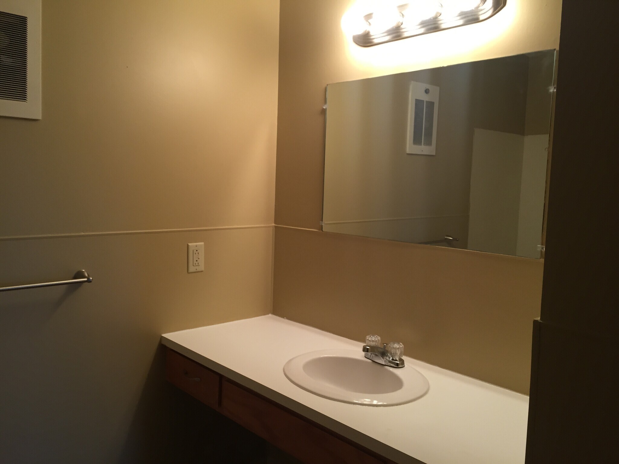 Building Photo - 57 Main St S