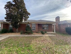Building Photo - 3241 Lexington Dr