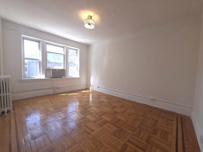 Building Photo - 10 66th St