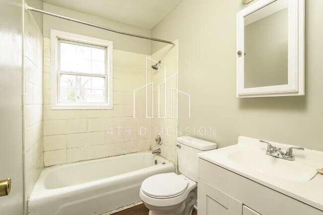 Building Photo - Charming 4-Bedroom Rental with Hardwood Fl...