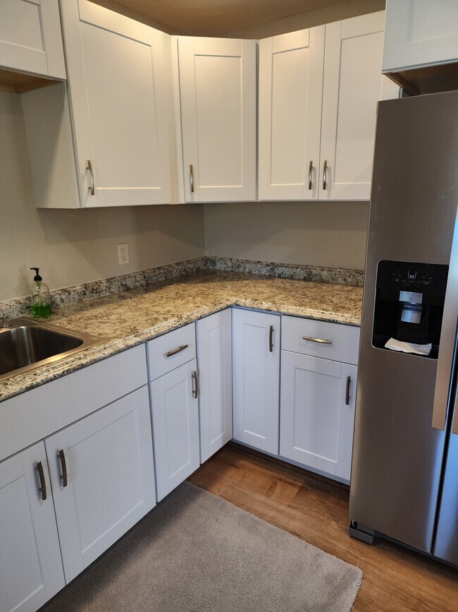 Pull out drawers - 1100 N Lehmberg Ave