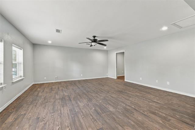 Building Photo - 208 N Hickory