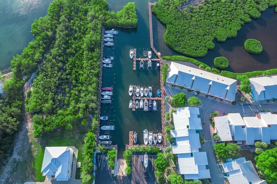 Building Photo - 98202 Windward Ave