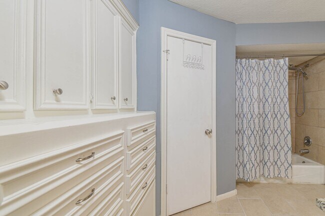 Building Photo - 11307 Canyon Trail Dr
