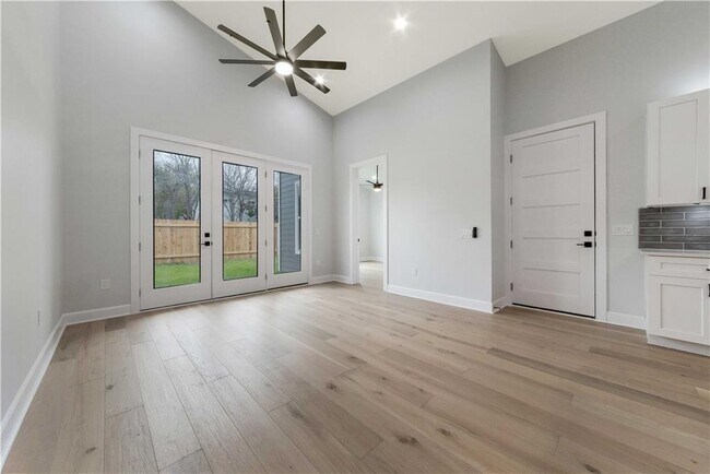 Building Photo - 1210 Brentwood St