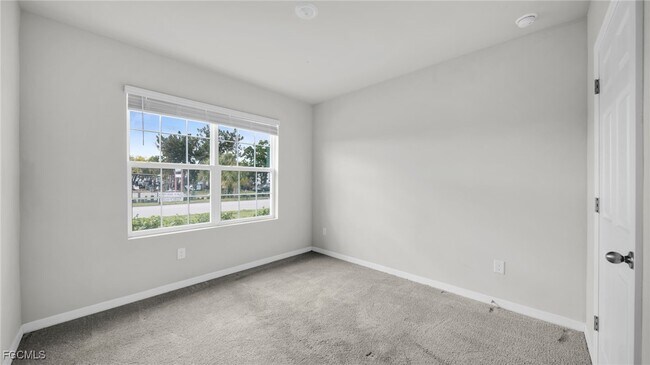 Building Photo - 1327 SE 16th Pl