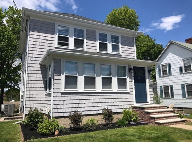 Building Photo - Winter Rental: 10A Gloucester Ave. (Utilit...