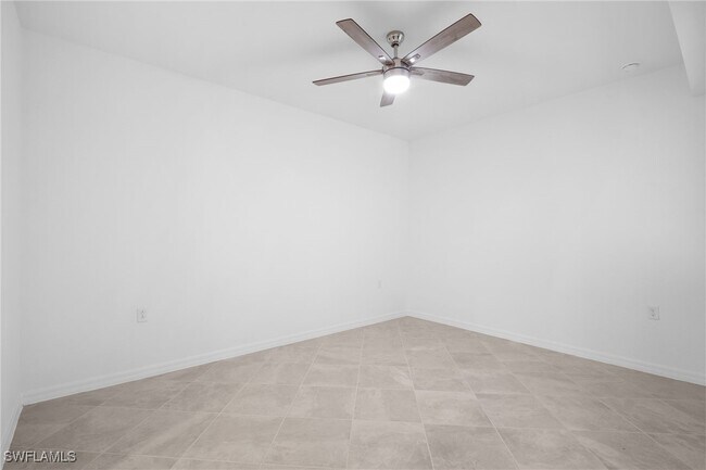 Building Photo - 15345 Grn Acrs Ave