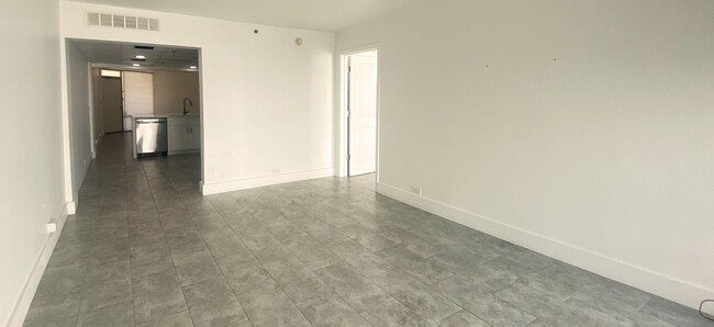 Building Photo - Live in Luxury and Convenience in the Hear...