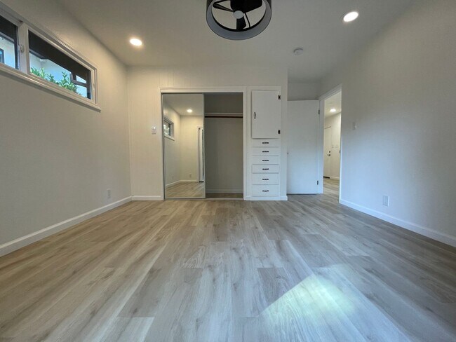 Building Photo - Palo Alto Midtown Updated 4BR Home w/ Spacious Yard