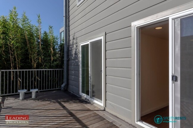 Building Photo - Cow Hollow: Urban Hideaway with Private Deck at the Crossroads of Cow Hollow, Marina & Russian Hill