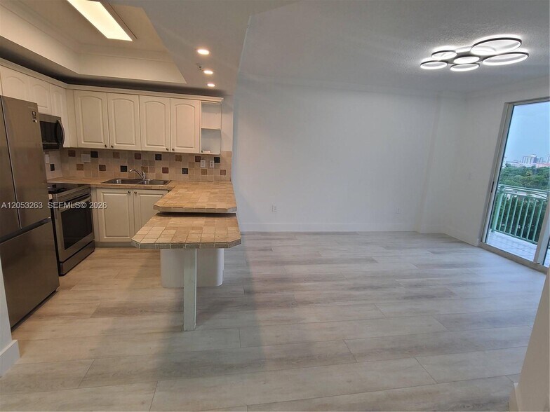 Building Photo - 3500 Coral Way
