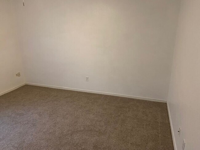 Building Photo - 3 Bedroom in East Mesa