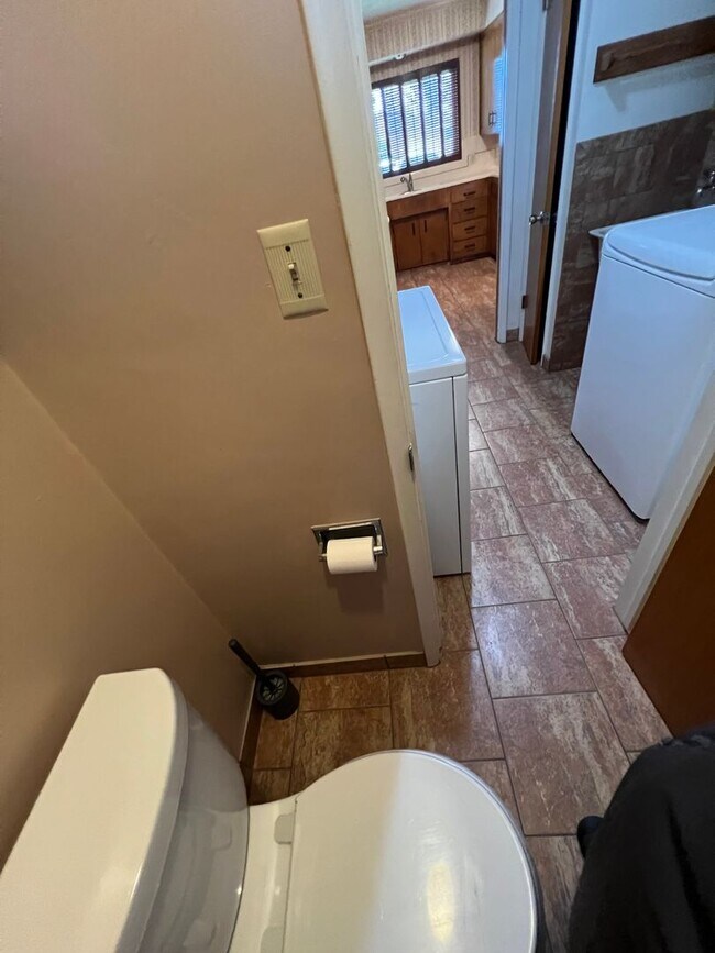 Building Photo - 723 S California St