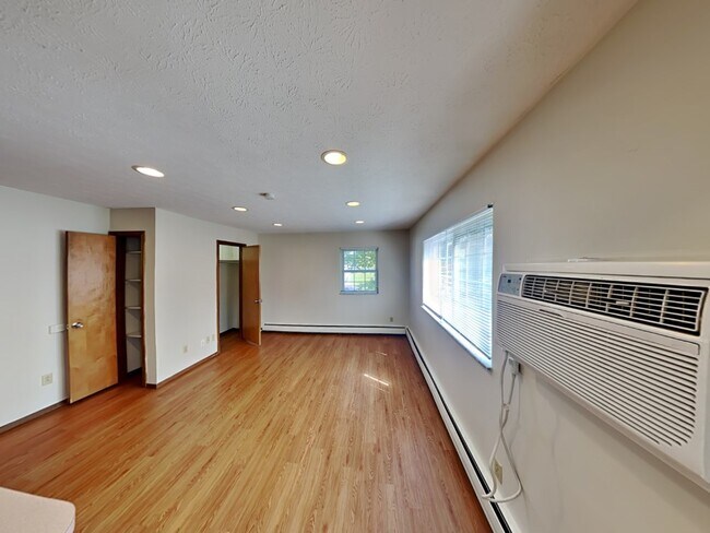 Building Photo - 49 E 14th Ave