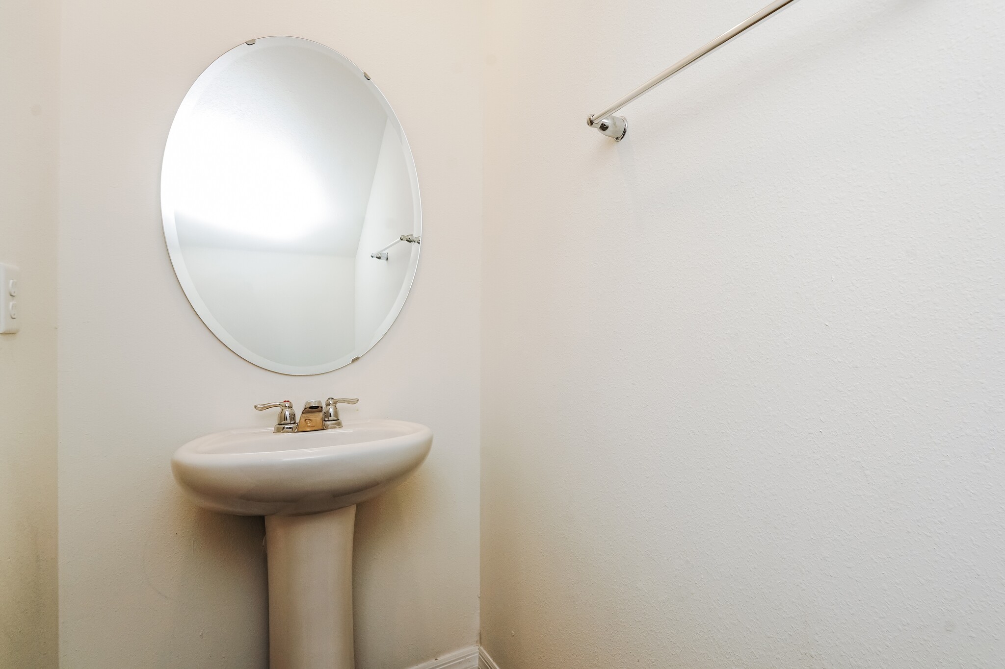 Building Photo - 43 N Center St