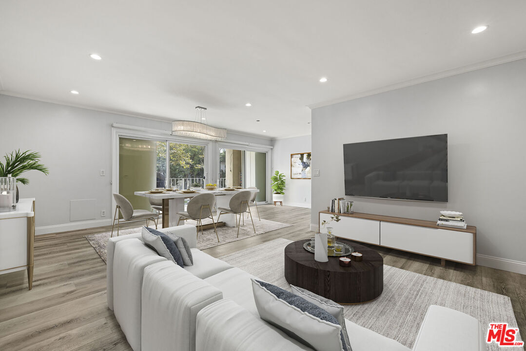 Building Photo - 423 S Rexford Dr