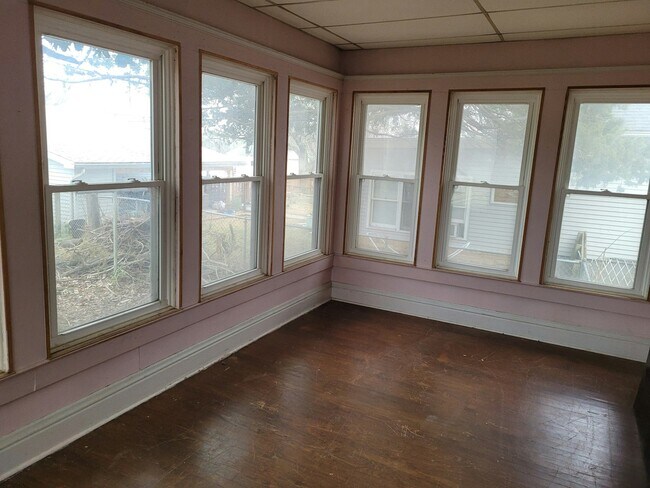 Building Photo - 203 W Lindell St