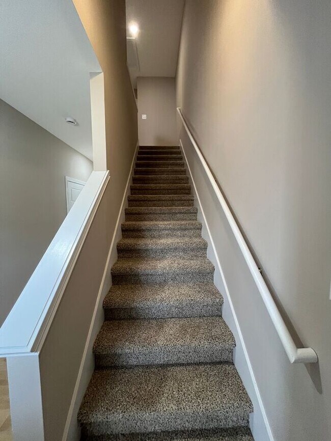 Building Photo - Charming 2-Bedroom Townhome with Modern Co...