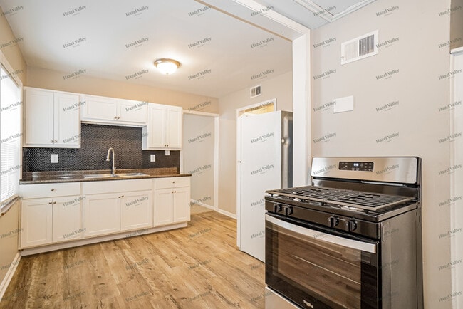 Building Photo - 94 Florence Ave