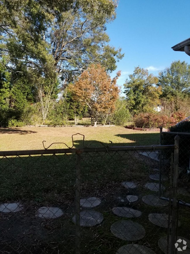 Building Photo - 3 bedroom 2 Bath Palmetto Street Florence ...