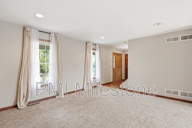 Building Photo - 233 Carmack Dr