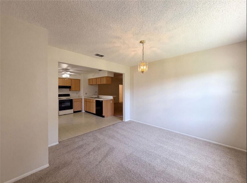 Building Photo - 5720 Kneeland Ln