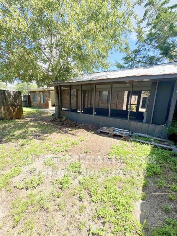 Building Photo - 733 Beach Dr