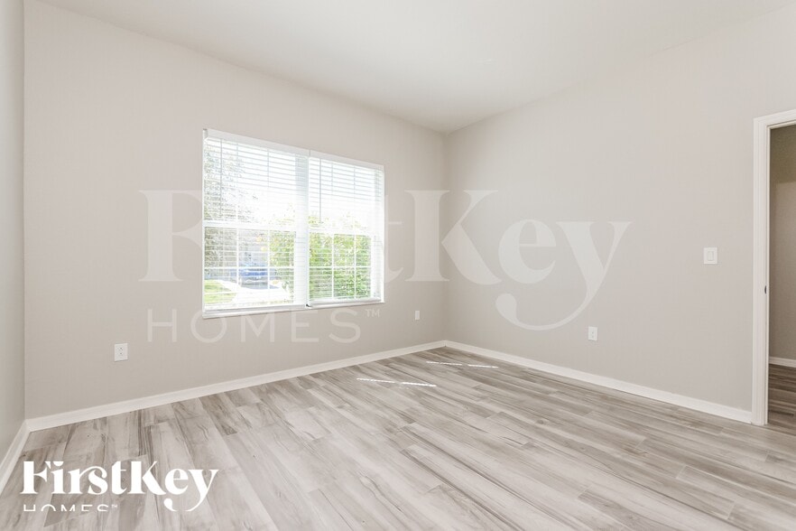 Building Photo - 533 Interlock St