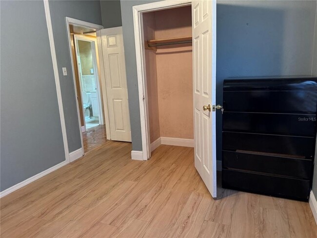 Building Photo - 1930 Walton St S