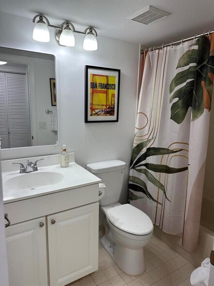 Building Photo - 464 Brackenwood Ln S