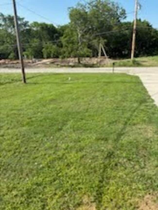 Building Photo - 107 E Miller St