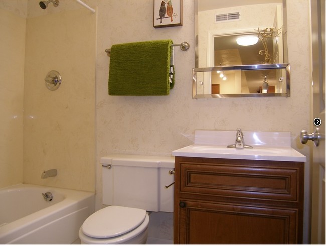 Interior Photo - Lando Place