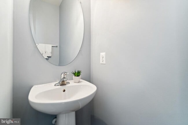 Building Photo - 8330 Leighlex Ct