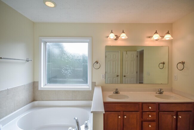 Building Photo - 217 Rolling Stone Ct